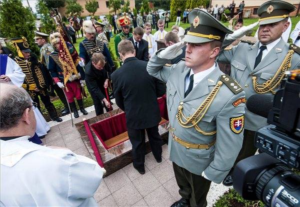 Újratemették Skultétyt