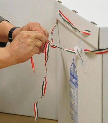 Az MSZP a levélben történő szavazás biztonságosabbá tételét szorgalmazza