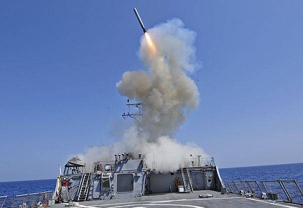 Figyelmeztető lövéseket adott le egy orosz hadihajó egy brit romboló felé a Fekete-tengeren