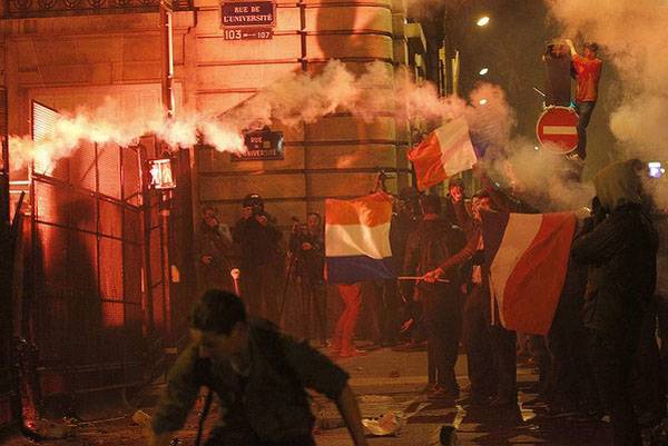 Párizs: szabad a melegházasság