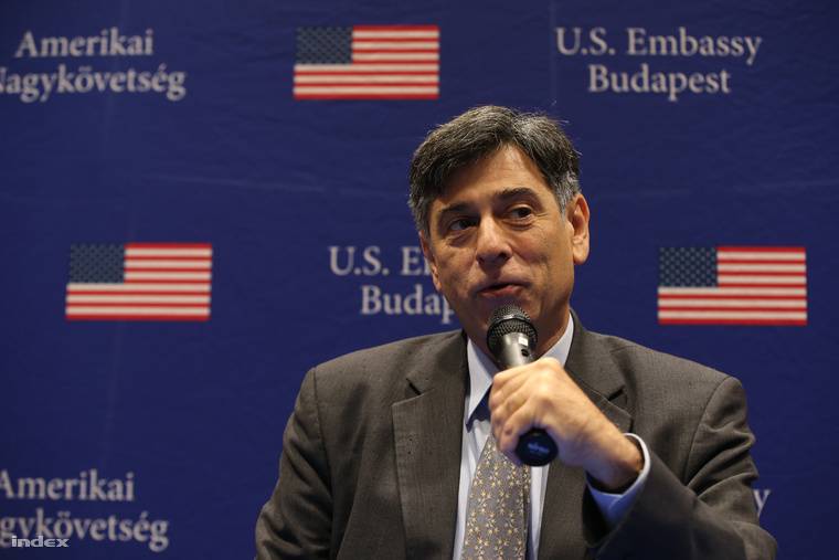 Washington: nem a kormányt büntetjük