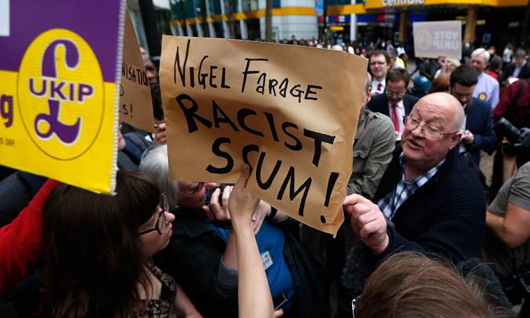 Románok hiúsították meg a UKIP gyűlését