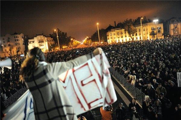 Zuhan a Fidesz népszerűsége