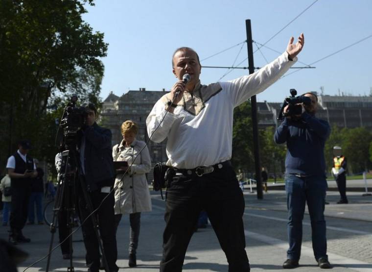 Pásztor nem tesz feljelentést, Gaudi büszke tettére
