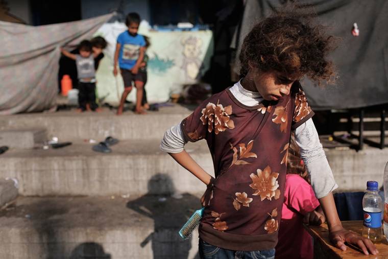 Ismét ENSZ-iskolát lőttek Gázában