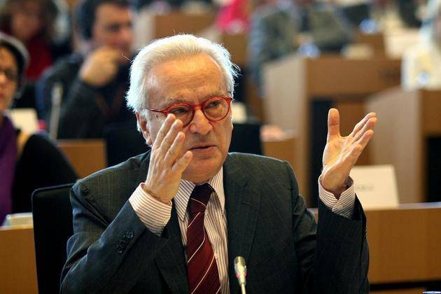 Swoboda szabályozná a honosítást