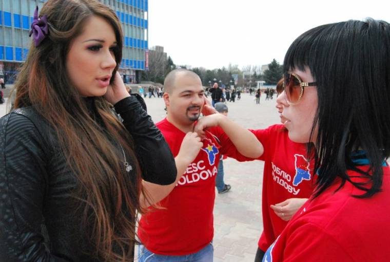 Érdekből honosíttatta magát a chişinăui énekesnő