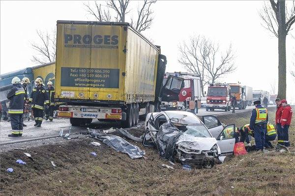 Romániai kamionok súlyos balesete Magyarországon