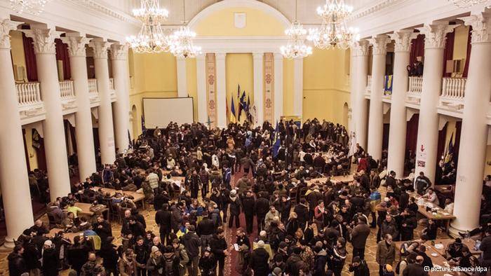 Elhagyják a városházát a kijevi tüntetők