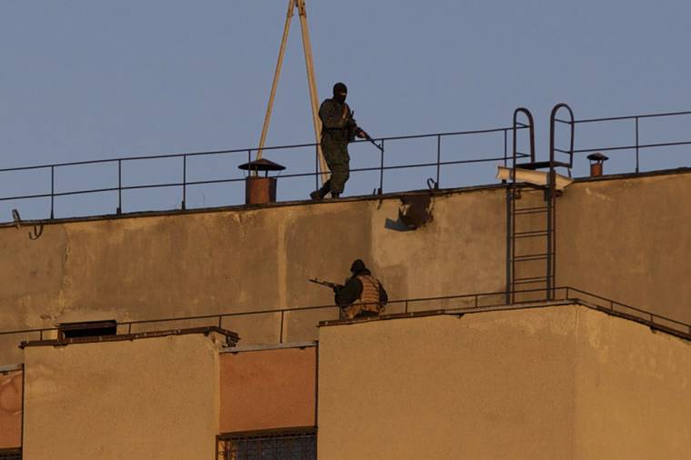 Orosz katonai akciók a Krímben halálos áldozatokkal