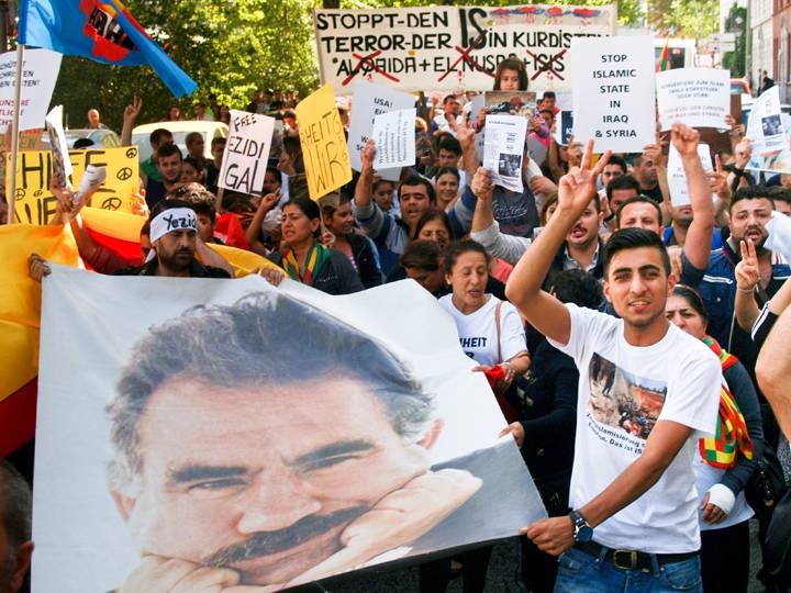 Erőszakba torkolltak az Iszlám Állam elleni tüntetések Németországban