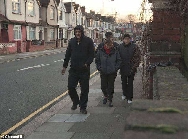 Családi ház brit szociális segélyből