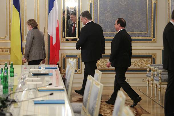 Merkel és Hollande békés megoldást szorgalmazott Kijevben