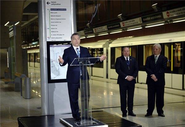 Átadták a 4-es metrót Budapesten