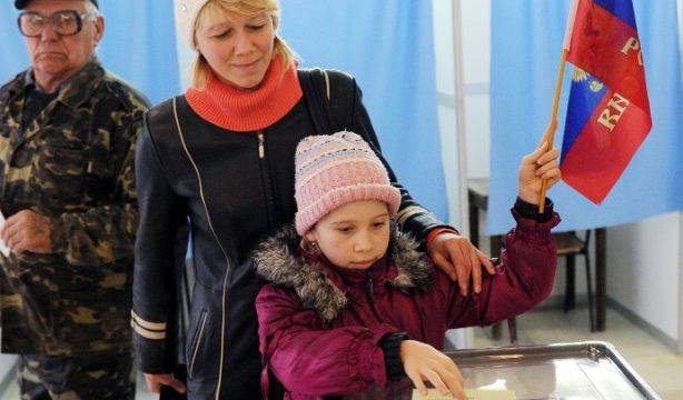 Oroszországba tart a Krím félsziget