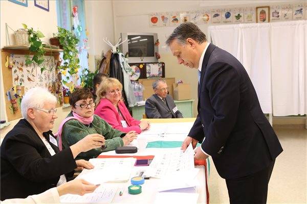 Választásnapi kutatás: 48 százalékon a Fidesz