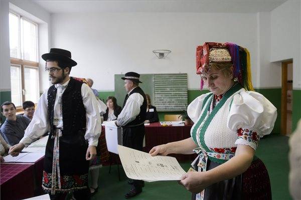 Részvételi arány, 13 óra: 34,33 százalék