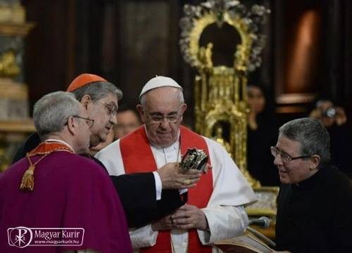 Nápoly érseke: „fél csodát