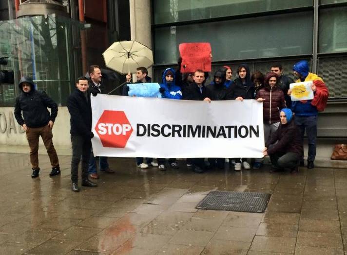 Néhány tucatnyi román tüntetett Londonban a brit film miatt