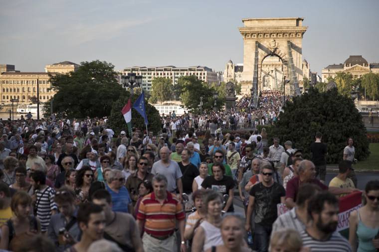 A szabad sajtóért demonstráltak civilek Budapesten