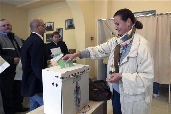 Részvételi arány, 15 óra: 45,02 százalék