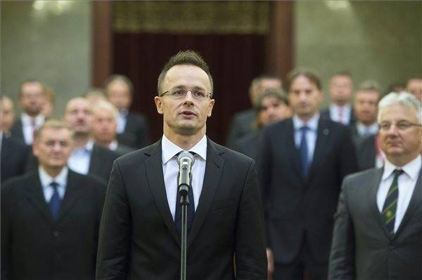 Letette a miniszteri esküt Szijjártó Péter