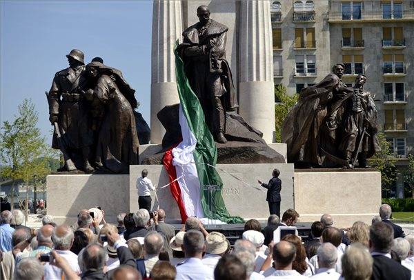 Újra felavatták Tisza szobrát Budapesten