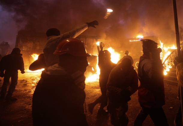 Feszült helyzet Kijevben, az elnök ígérget