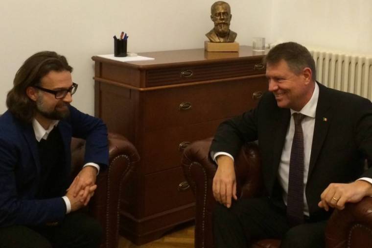 Klaus Johannis román, ugyanakkor nem „anti-Orbán”