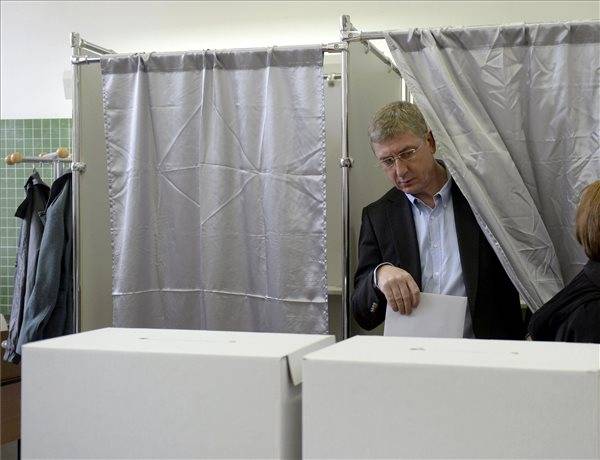A volt miniszterelnök nem akarja, hogy szavazzon, aki nem él Magyarországon 
