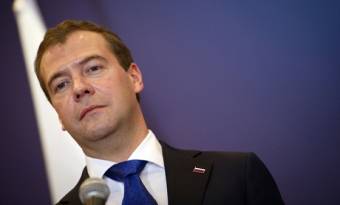 Medvegyev már azzal fenyeget, hogy rakétát lőnek ki a hágai nemzetközi bíróságra a Putyin elleni elfogatóparancs miatt