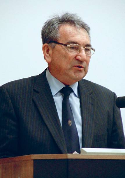 Elhunyt Görömbei András debreceni irodalomtörténész