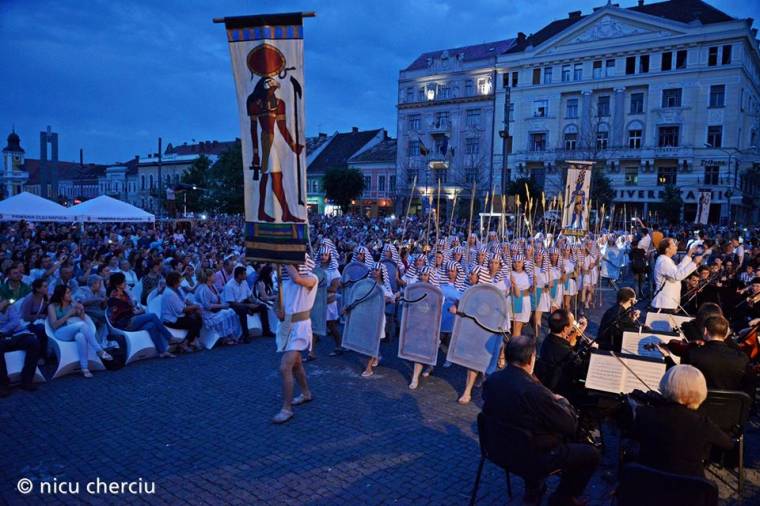 Ezreket megmozgató operaelőadás Kolozsvár Főterén
