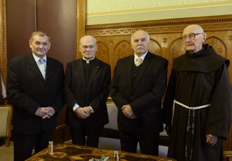 Mindszenty-emlékérem P. Ferencz Béla Ervin szárhegyi ferences szerzetesnek