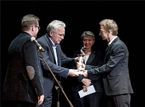 Megérinteni a mélyebb rétegeket