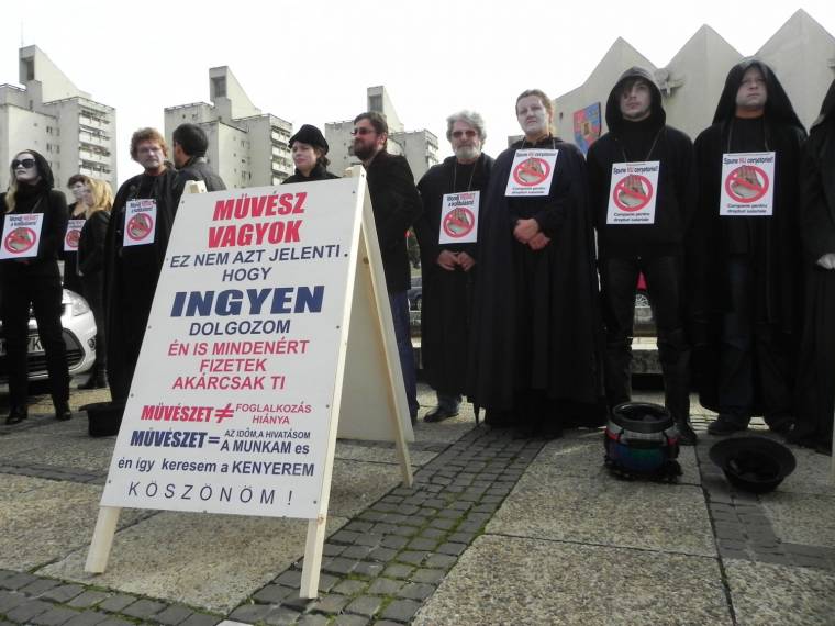 Utcai színészdemonstráció Szatmárnémetiben