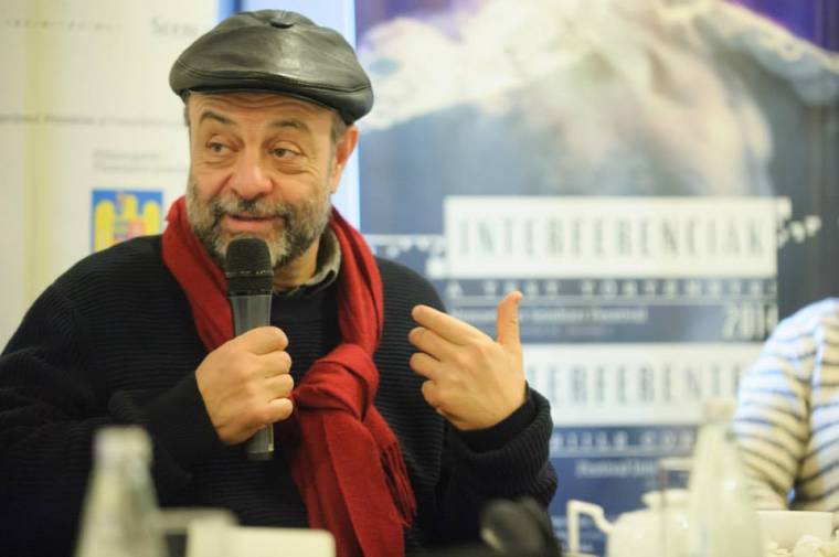 Interferenciák: papírra vetett színház
