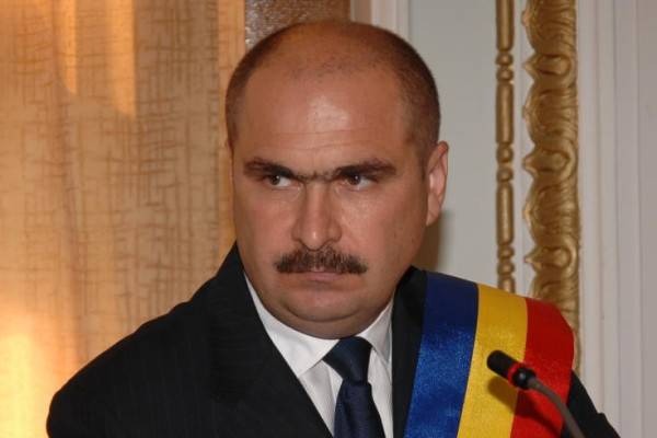 Váradi évnyitó leépítésekkel