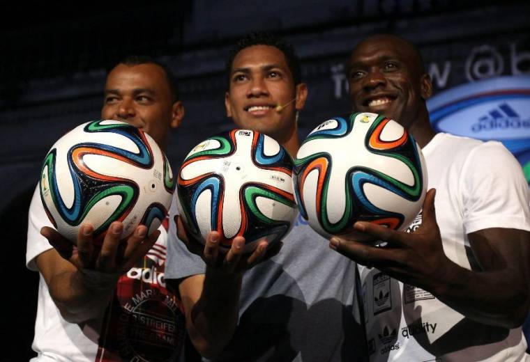 Bemutatták a Brazucát, a brazil vb hivatalos labdáját