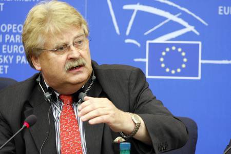 EP: pénzt csak reformokért cserébe Kijevnek!