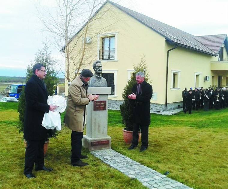 Gábor Áron-mellszobrot avattak Eresztevényben