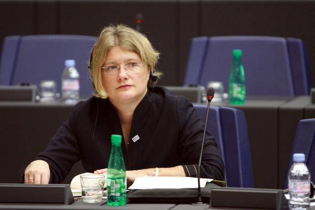 Tőkés-kitüntetés: Gál Kinga üzenete Băsescunak és Redingnek