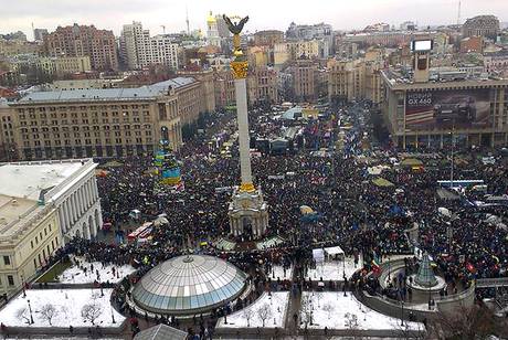 Kijev: százezrek tüntetnek a kormány ellen