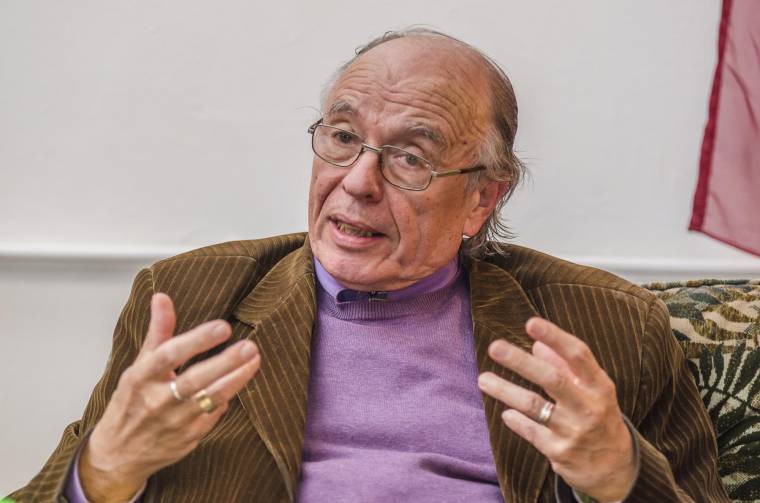 Rendező és a színész játszótársai egymásnak