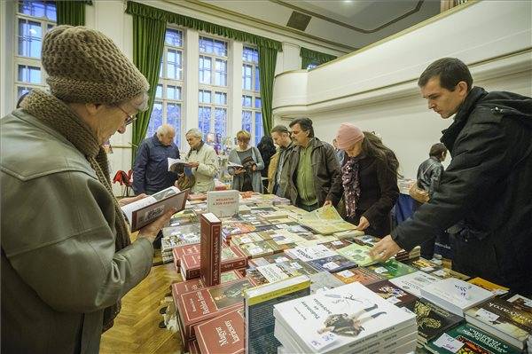 Múltidézéstől gyermekirodalomig – könnyvvásár Váradon