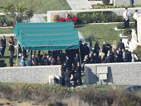 Eltemették Paul Walkert – Átírták a Halálos iramban 7 forgatókönyvét