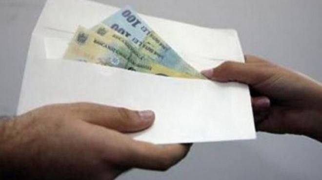 A romániaiak több mint kétharmada fizet hálapénzt