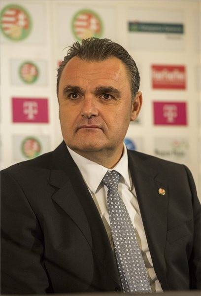 Pintér Attila 32 potenciális magyar válogatottal ismerkedik