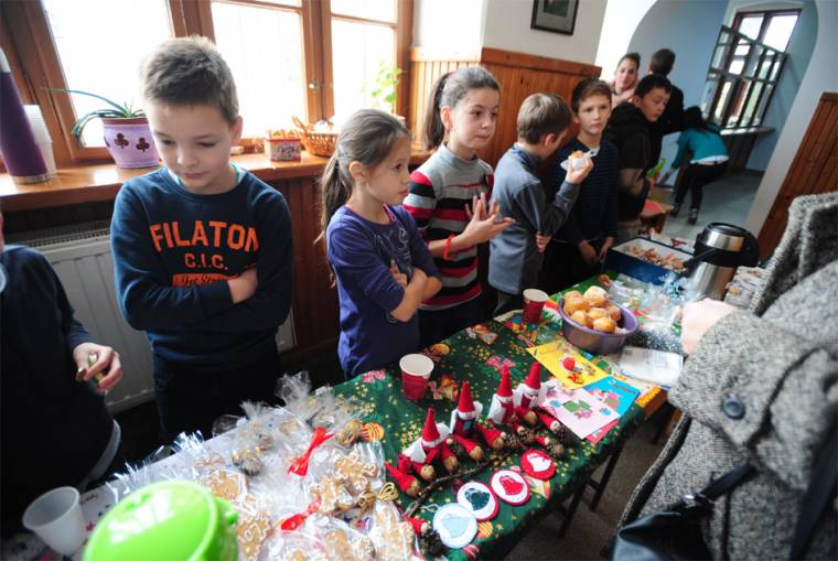 Adventi vásárt szerveztek az udvarhelyi refis diákok