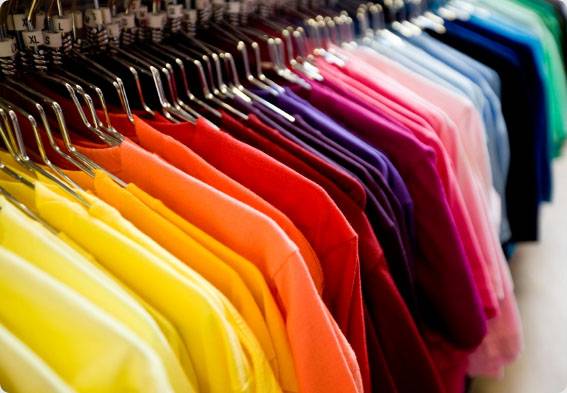 Sok a hamisított ruha